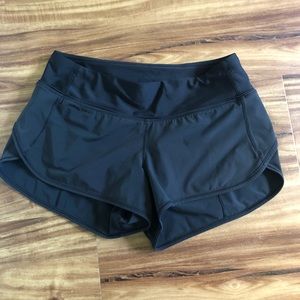 black lululemon speed up short